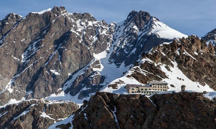 Il rifugio Marinelli Bombardieri in inverno