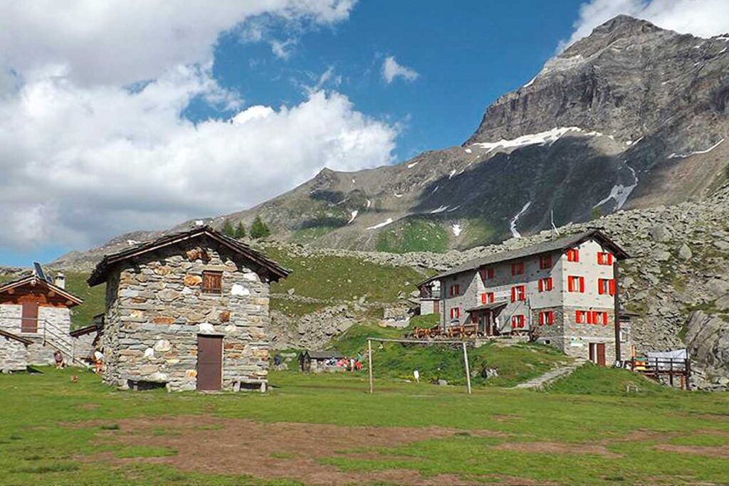 Rifugio Cristina ed il Pizzo Scalino