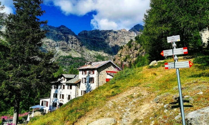 La segnaletica ed il rifugio Musella