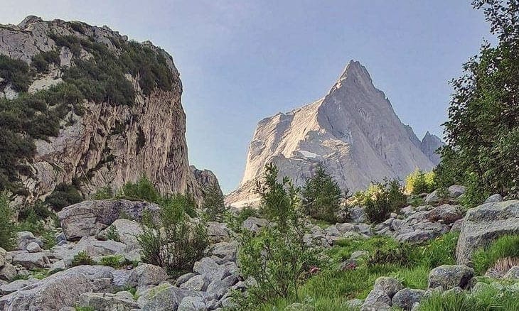 Il Pizzo Badile visto dal Vallun da la Trubinasca