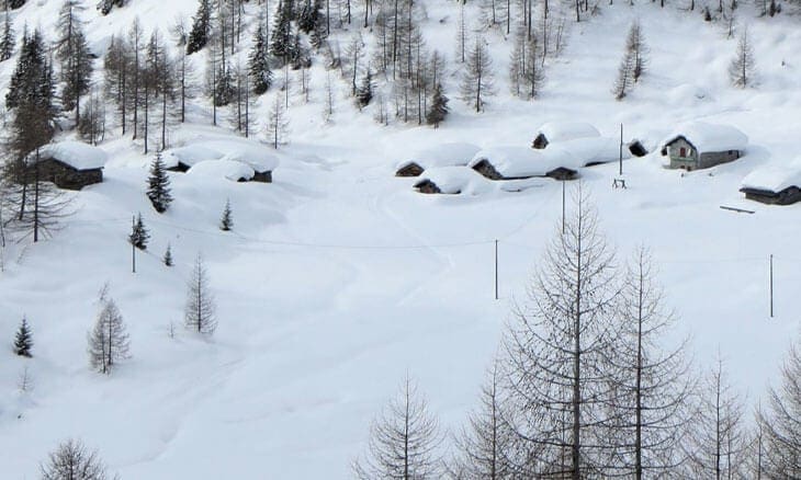 Alpe Musella innevata vista dal sentiero per il rifugio Marinelli