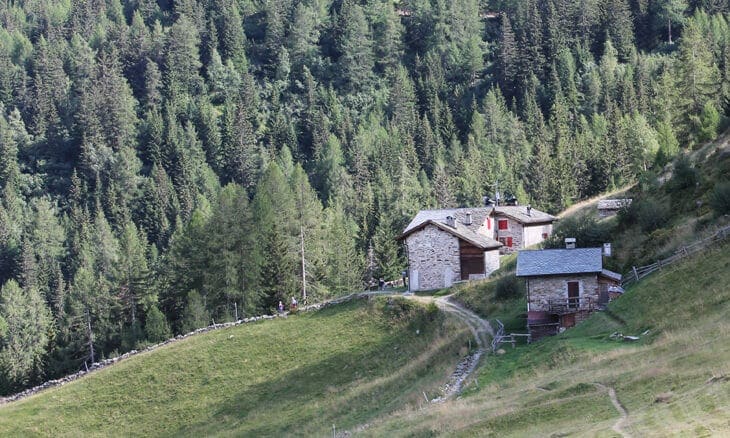 Rifugio Cometti in lontananza